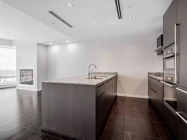 Toronto C01, ON M5H 0A2,180 University AVE #4604