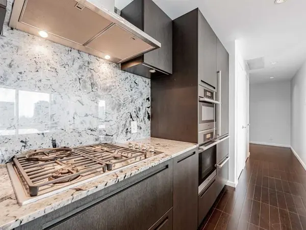 Toronto C01, ON M5H 0A2,180 University AVE #4604