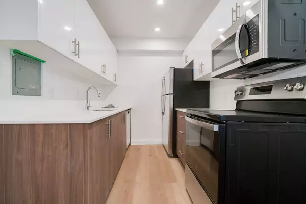 Toronto C04, ON M4N 2H8,2707 Yonge ST #313