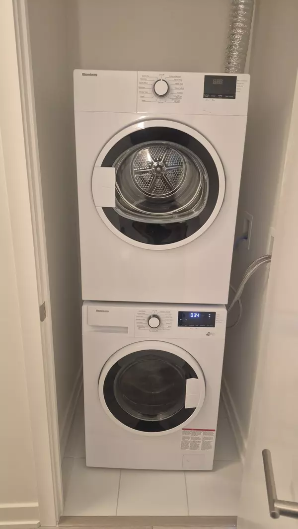 Toronto C10, ON M4P 1V7,120 Broadway AVE N #2103