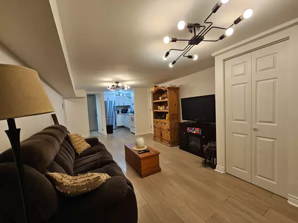 Oshawa, ON L1H 3L7,501 Ortono AVE