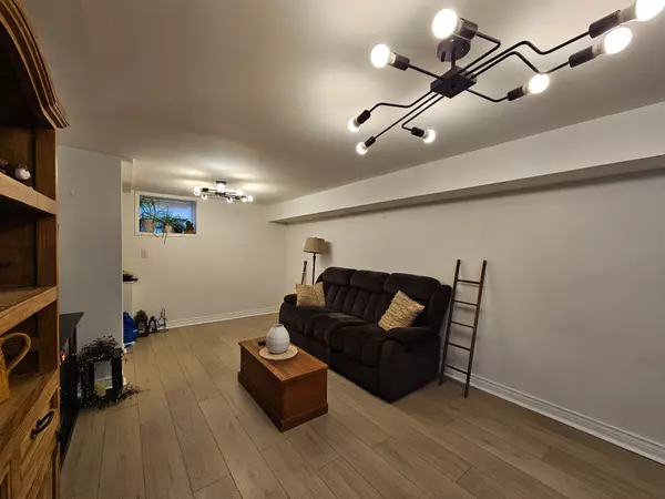 Oshawa, ON L1H 3L7,501 Ortono AVE