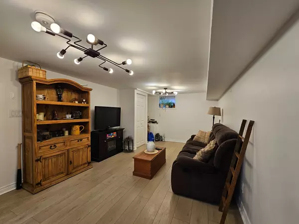 Oshawa, ON L1H 3L7,501 Ortono AVE