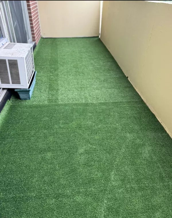 Toronto E03, ON M4C 5L6,5 Massey SQ #1806