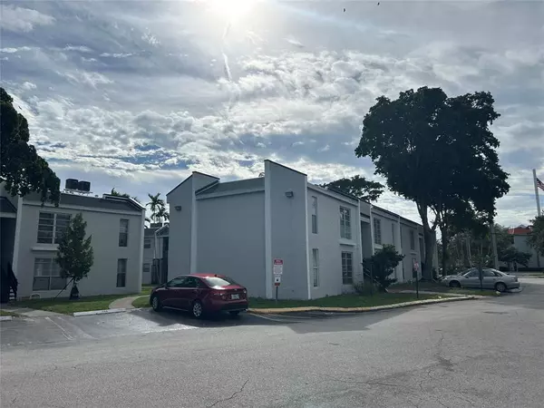 Tamarac, FL 33319,4463 Treehouse Ln #H