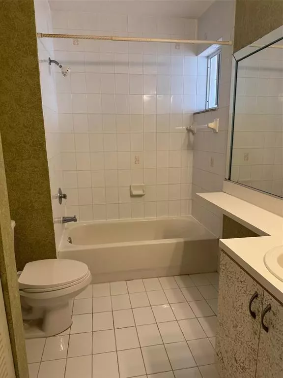 Hialeah, FL 33015,7556 NW 173rd St