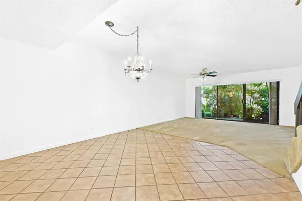 Lauderhill, FL 33319,6491 Racquet Club Dr. #36
