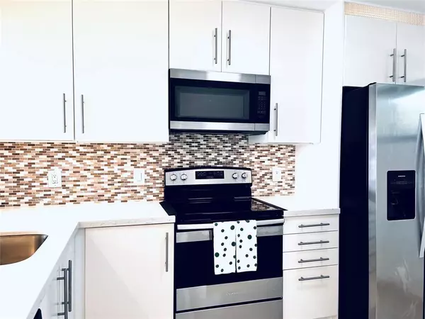 Oakland Park, FL 33309,112 Lake Emerald Dr #107