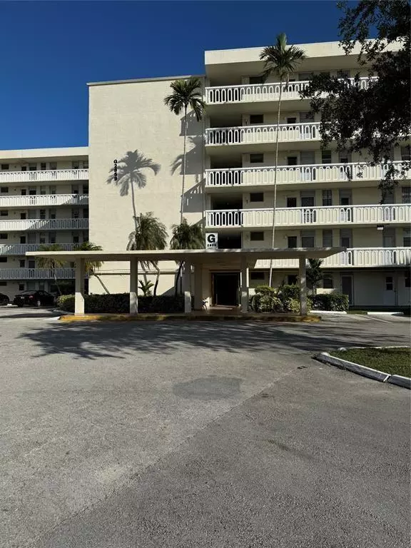 Aventura, FL 33160,2859 Leonard Dr #G414