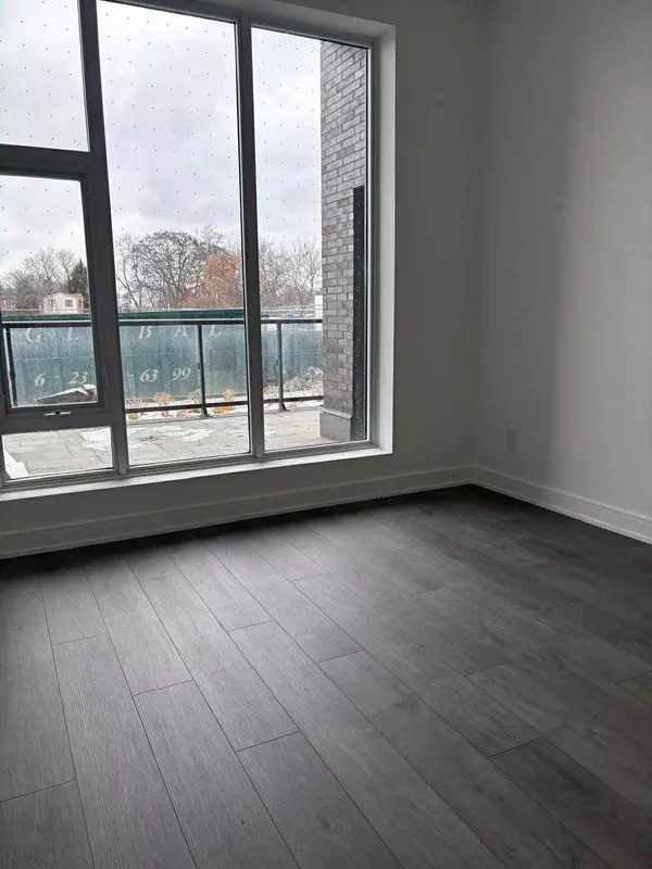 715 Davis DR #B102, Newmarket, ON L3Y 0J2