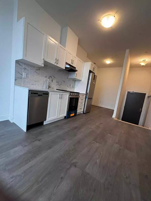 Newmarket, ON L3Y 0J2,715 Davis DR #B102