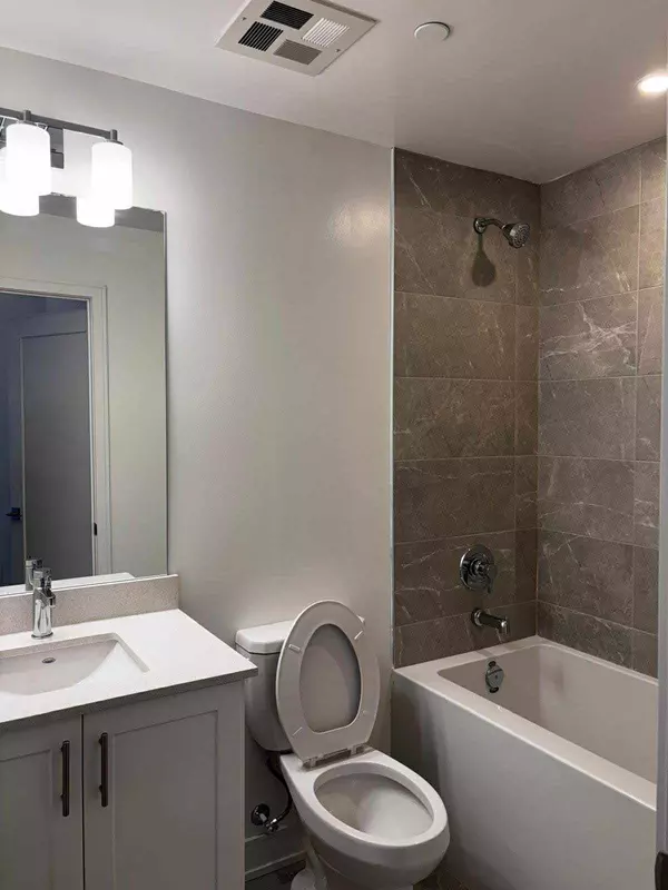 Newmarket, ON L3Y 0J2,715 Davis DR #B102