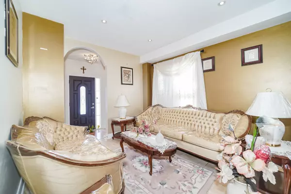 Vaughan, ON L4H 2K1,63 Echo Ridge CRES