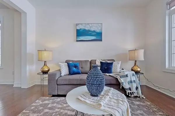 Georgina, ON L4P 0J8,213 Danny Wheeler BLVD #Upper level