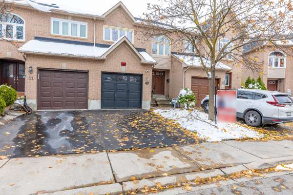 Brampton, ON L6X 4N6,49 Goldenlight CIR #32