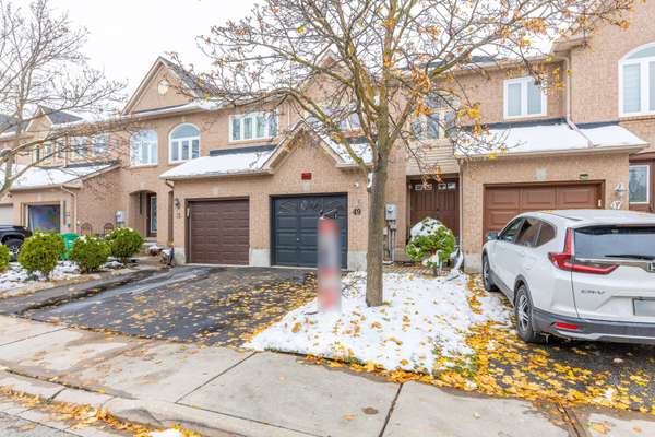 Brampton, ON L6X 4N6,49 Goldenlight CIR #32