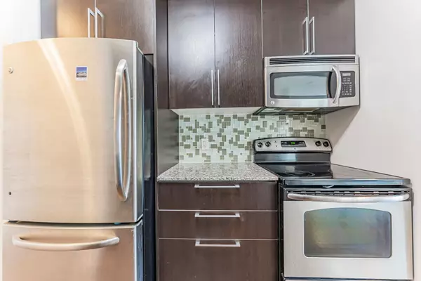 Toronto W06, ON M8V 0A5,16 Brookers LN #2410