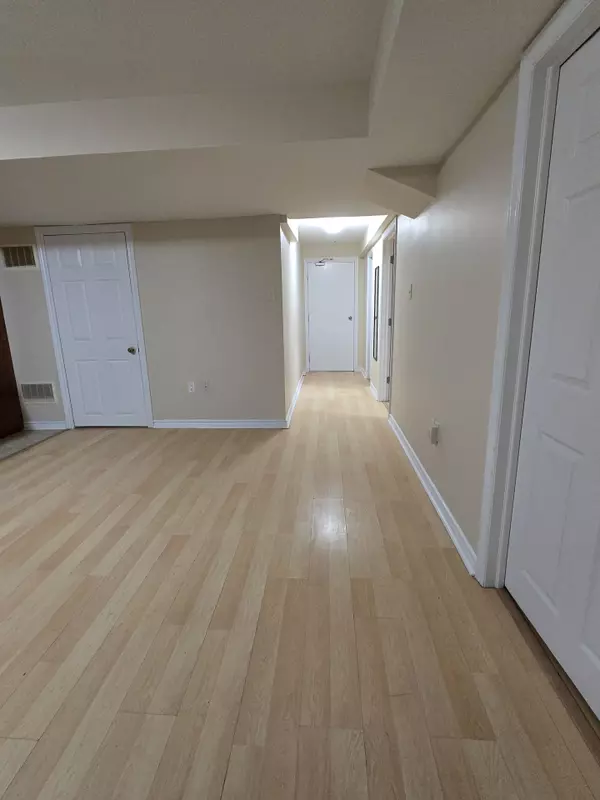 12 Fieldview DR, Brampton, ON L6P 2X7