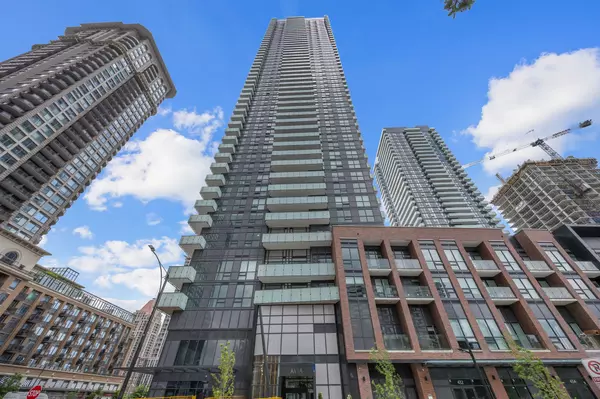 430 Square One DR #4703, Mississauga, ON L5B 0L6