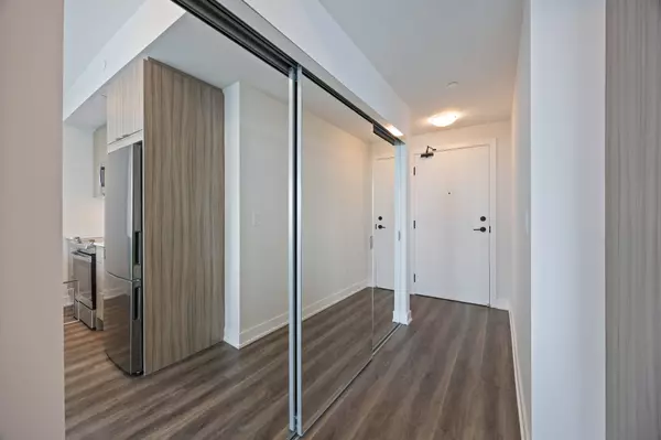 Mississauga, ON L5B 0L6,430 Square One DR #4703