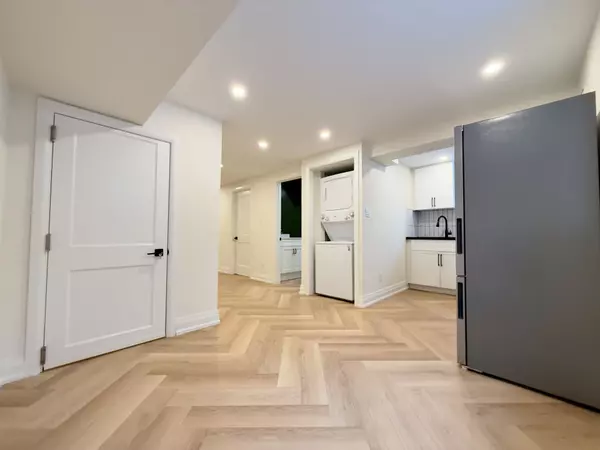 Oakville, ON L6H 1V4,1314 Roylen RD