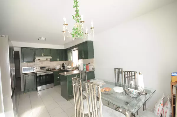 Brampton, ON L6R 1W6,18 Velvet Grass LN