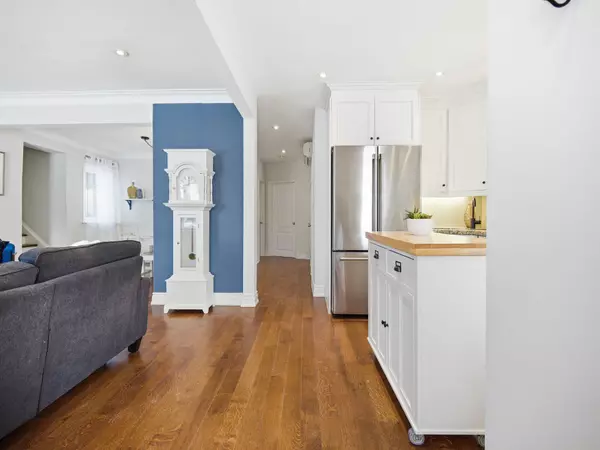 Toronto W07, ON M8Y 3X1,205 Prince Edward DR S