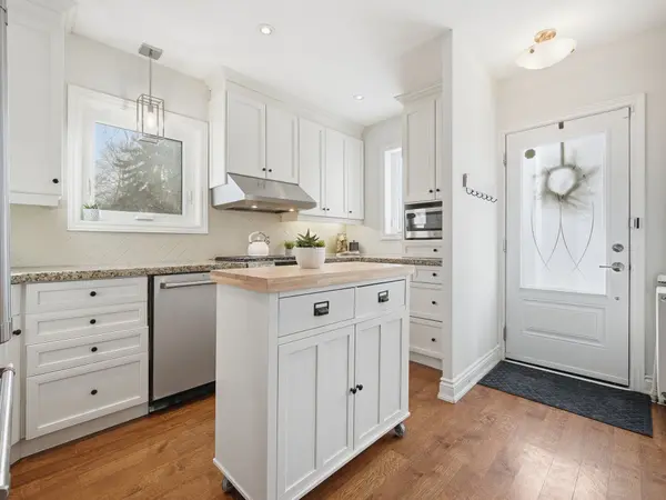 Toronto W07, ON M8Y 3X1,205 Prince Edward DR S