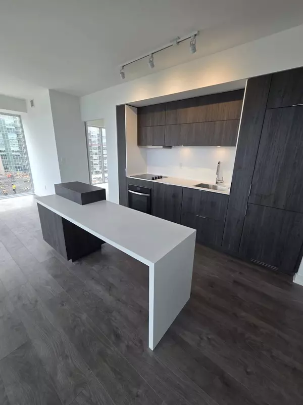 Burlington, ON L7R 0G9,370 MARTHA ST #807