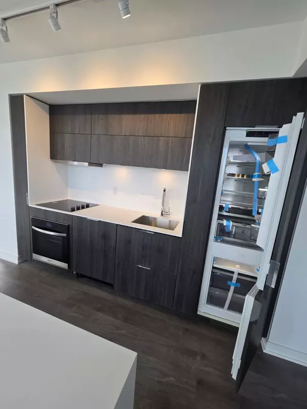 Burlington, ON L7R 0G9,370 MARTHA ST #807