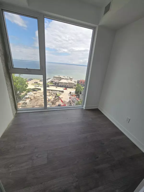 Burlington, ON L7R 0G9,370 MARTHA ST #807