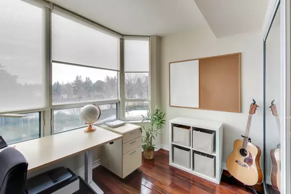 Mississauga, ON L5B 4B1,135 Hillcrest AVE #309