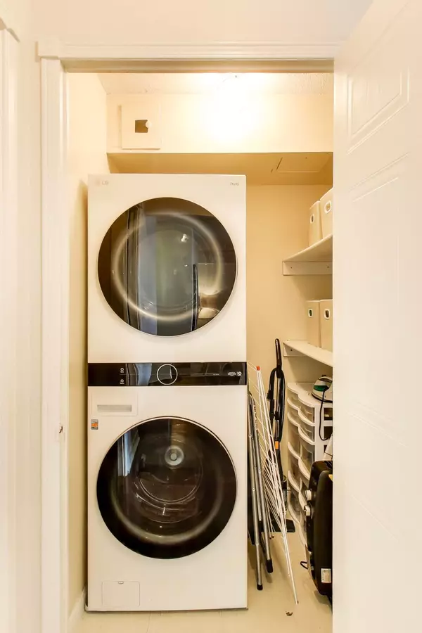 Mississauga, ON L5B 4B1,135 Hillcrest AVE #309