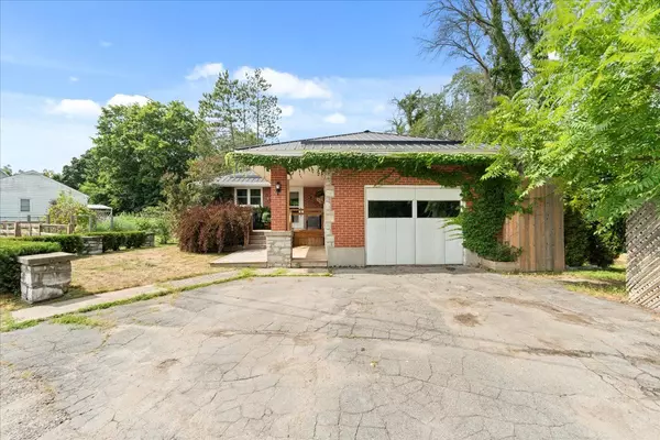 Tweed, ON K0K 3J0,122 Spring ST E