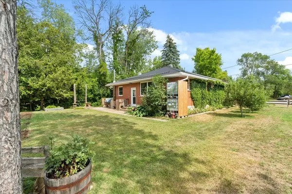 Tweed, ON K0K 3J0,122 Spring ST E