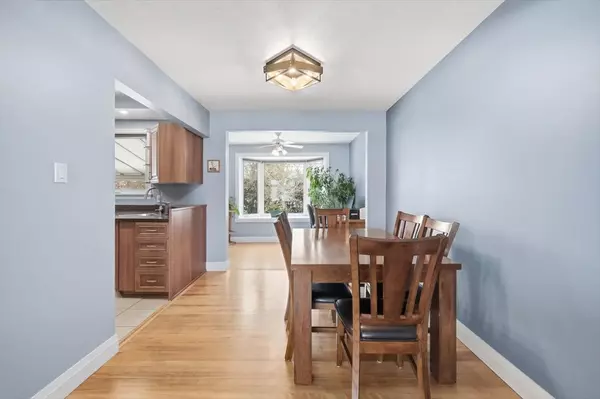 Elmvale Acres And Area, ON K1G 1X2,962 Weston DR