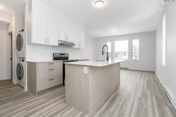 Cyrville - Carson Grove - Pineview, ON K1B 3P2,1373 Louis LN #Unit A