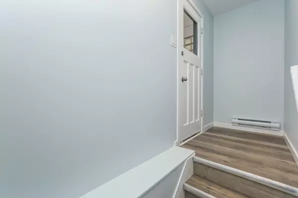 Barrhaven, ON K2J 1A7,21 St Remy DR #B