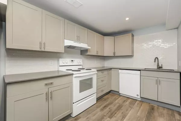 Barrhaven, ON K2J 1A7,21 St Remy DR #B