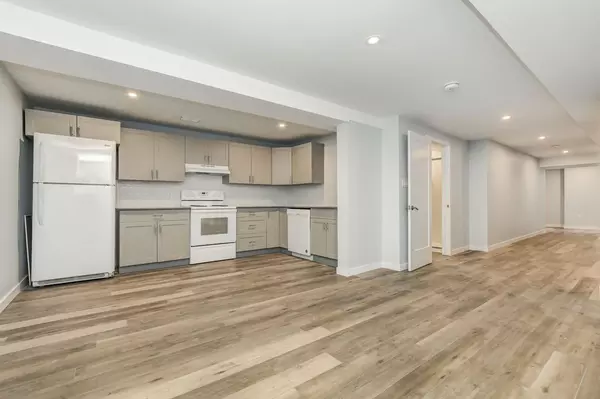 Barrhaven, ON K2J 1A7,21 St Remy DR #B