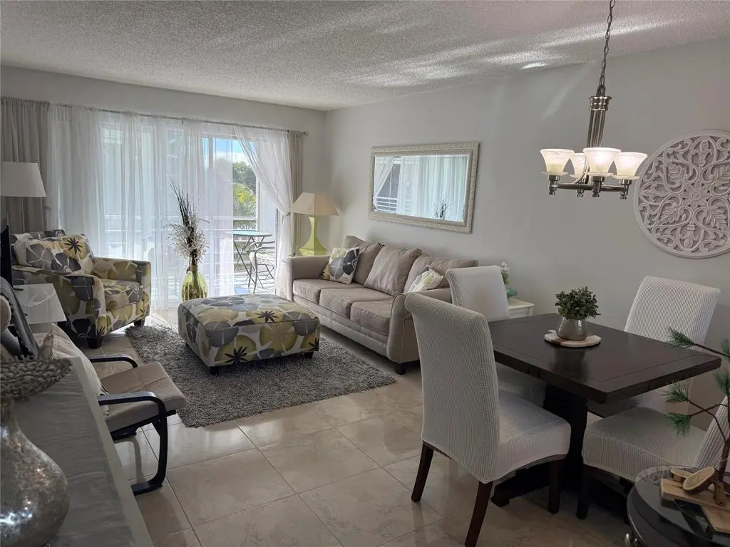 Sunrise, FL 33322,9400 Sunrise Lakes Blvd #307