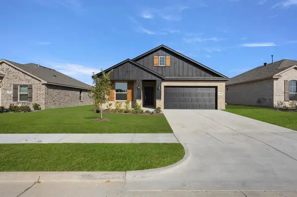1906 Cheyenne Drive,  Cleburne,  TX 76033