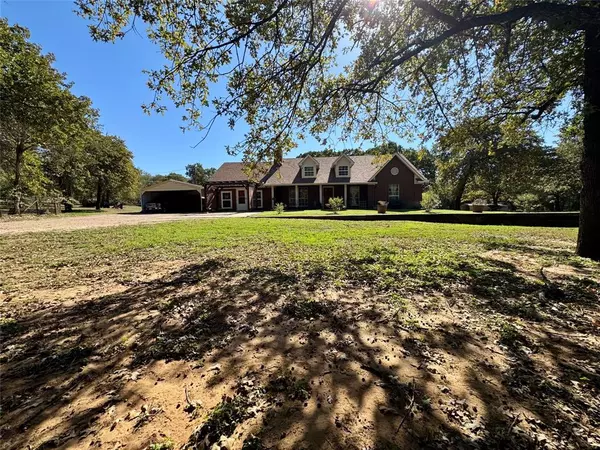 4104 Black Oak Drive, Cleburne, TX 76031