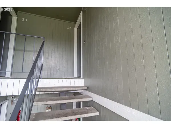 Roseburg, OR 97470,885 NE SUNSET ST #22