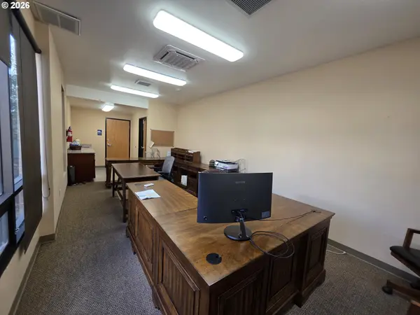 Hillsboro, OR 97124,5289 NE ELAM YOUNG PKWY #180