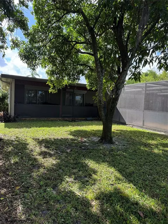 Plantation, FL 33317,936 W tropical way