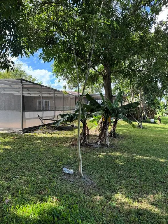 Plantation, FL 33317,936 W tropical way