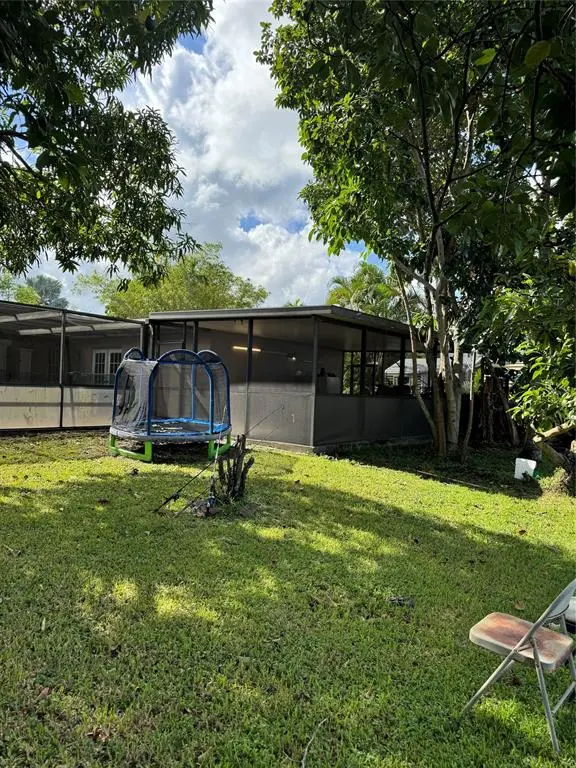 Plantation, FL 33317,936 W tropical way