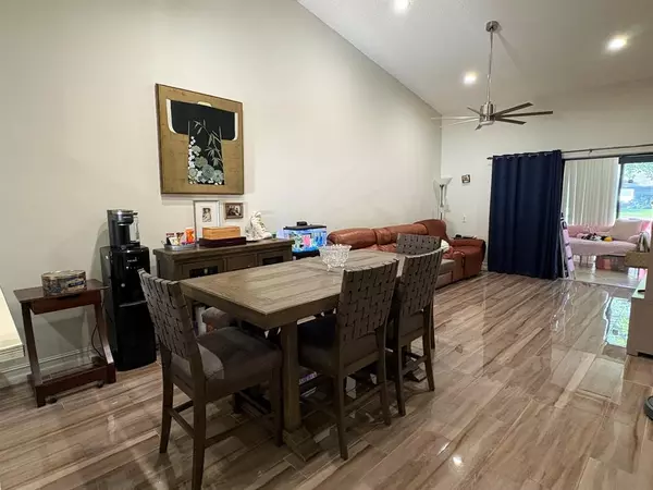 Pompano Beach, FL 33066,3304 Carambola Cir #3304