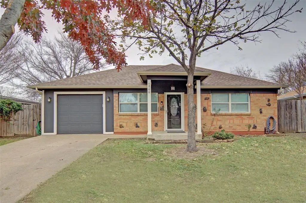 6800 Wallis Road, Lake Worth, TX 76135